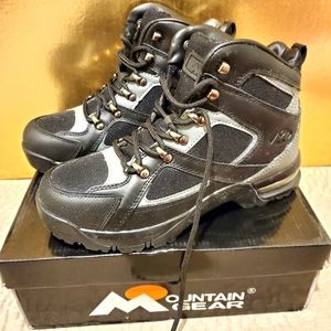 Mountain Gear Boots. Size 5